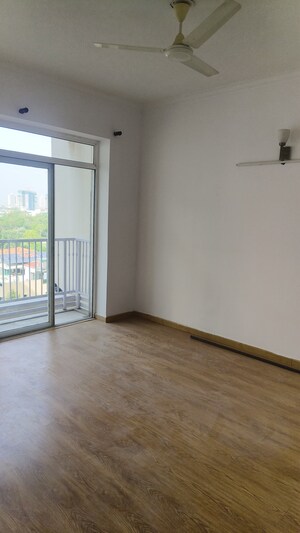 Room in 2 BHK Apartment at Jaypee Greens Pavilion Court, Sector 128 – for Rent