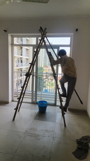 Room in 2 BHK Apartment at Jaypee Greens Pavilion Court, Sector 128 – for Rent