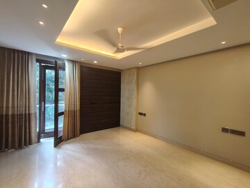 Room in 4 BHK Builder Floor at Hauz Khas Enclave – for Rent