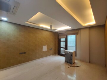 Room in 4 BHK Builder Floor at Hauz Khas Enclave – for Rent