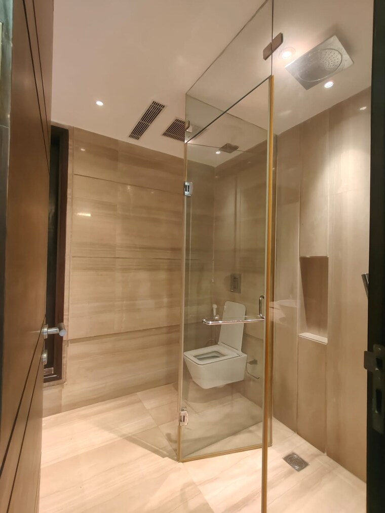 Bathroom, hauz khas enclave 4 Bedroom 3000 Sq.Ft. Builder Floor In Hauz Khas Enclave Delhi 9202917