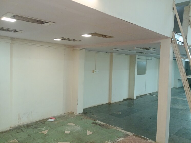 Room, sun-industrial-estate Commercial Office Space 650 Sq.Ft. In Lower Parel Mumbai 9202926