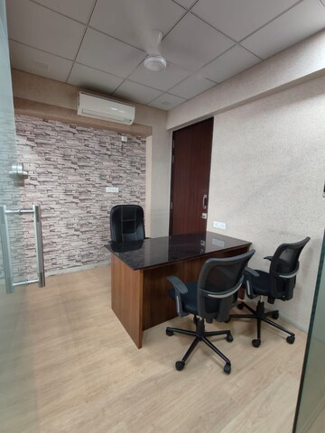 Office Space For Rent in Adajan