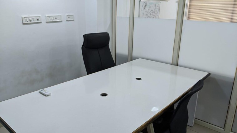 Team Area, adajan Commercial Office Space 450 Sq.Ft. In Adajan Surat 9202945