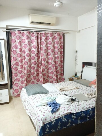 Bedroom in 3 BHK Apartment at Globe Heights, Goregaon East – for Rent