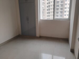 Room in 2 BHK Apartment at Amrapali Golf Homes, Sector 4 Greater Noida – for Rent