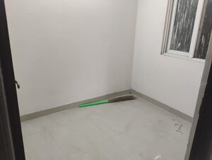 Room in 2 BHK Apartment at Amrapali Golf Homes, Sector 4 Greater Noida – for Rent