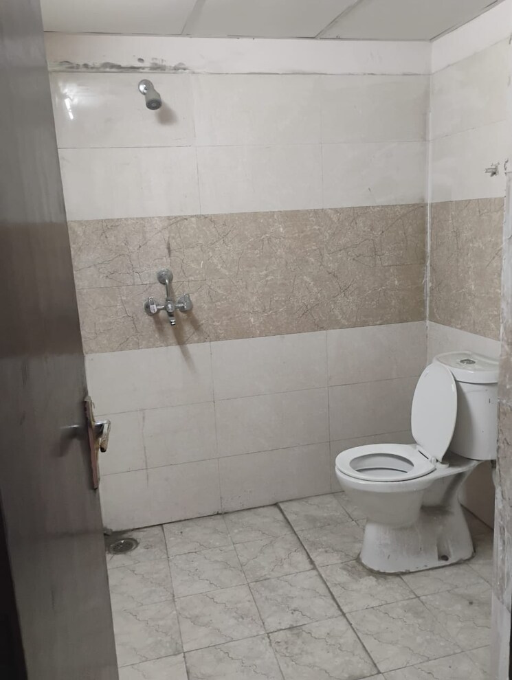 Bathroom, amrapali-golf-homes 2 Bedroom 945 Sq.Ft. Apartment In Sector 4 Greater Noida Greater Noida 9202952