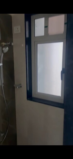 Room in 2 BHK Apartment at Bhatta Chawl, Worli – for Rent