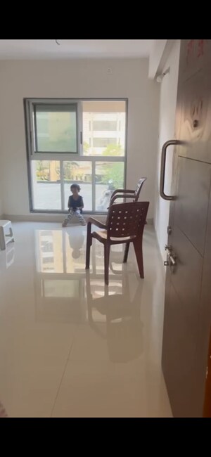 Team Area in 2 BHK Apartment at Bhatta Chawl, Worli – for Rent