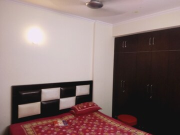 Bedroom in 2 BHK Apartment at Gaur City 7th Avenue, Sector 4 Greater Noida – for Rent