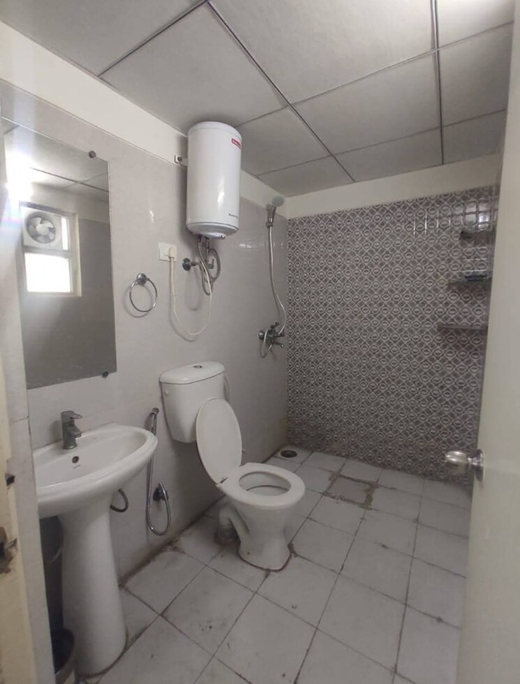 Bathroom, gaur-city-2-14th-avenue 1.5 Bedroom 600 Sq.Ft. Apartment In Sector 16c Greater Noida Greater Noida 9202966