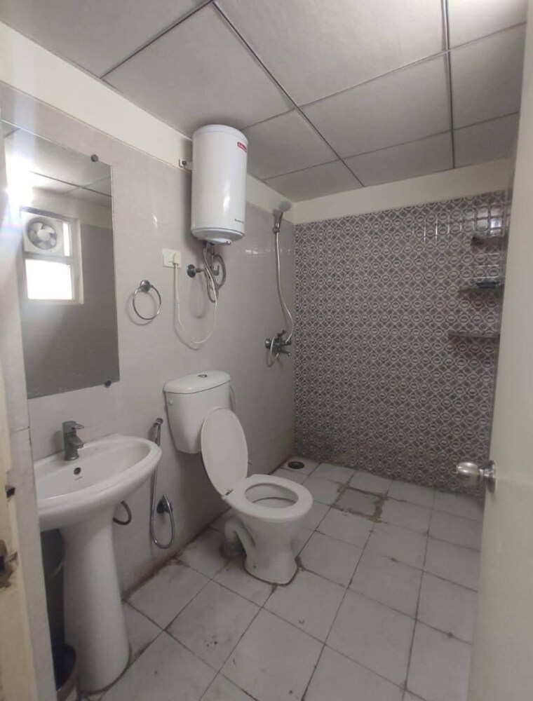 Bathroom, gaur-city-2-14th-avenue 1.5 Bedroom 600 Sq.Ft. Apartment In Sector 16c Greater Noida Greater Noida 9202966