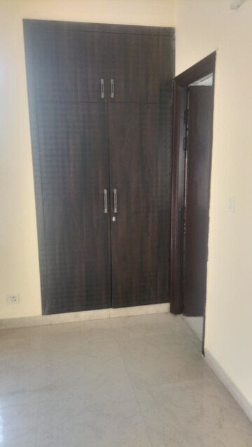 Room in 3 BHK Apartment at SRS Residency, Sector 88 – for Rent
