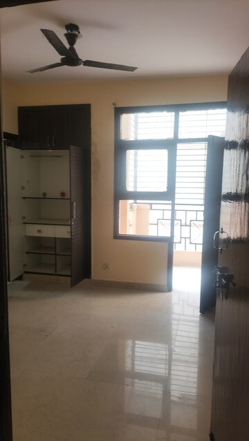 Room in 3 BHK Apartment at SRS Residency, Sector 88 – for Rent