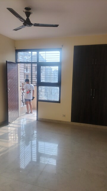 Room in 3 BHK Apartment at SRS Residency, Sector 88 – for Rent