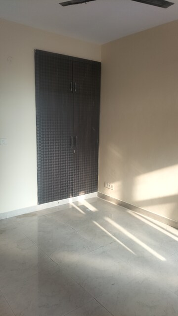 Room in 3 BHK Apartment at SRS Residency, Sector 88 – for Rent