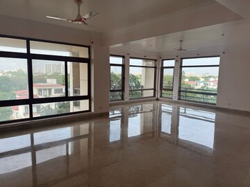 Room in 4 BHK Apartment at Jaypee Green Earth Court, Jaypee Greens – for Rent