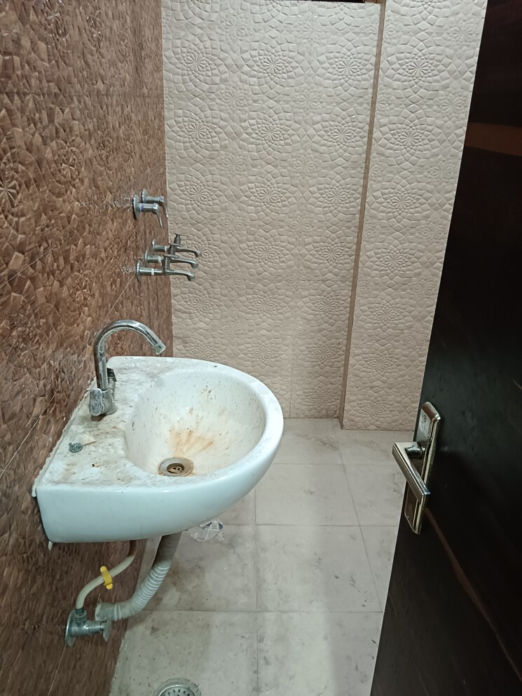 Bathroom, sector 28 3 Bedroom 2250 Sq.Ft. Independent House In Sector 28 Faridabad 9203007