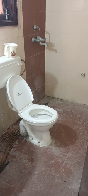 Washroom in 1 BHK Builder Floor at Sector 31 – for Rent