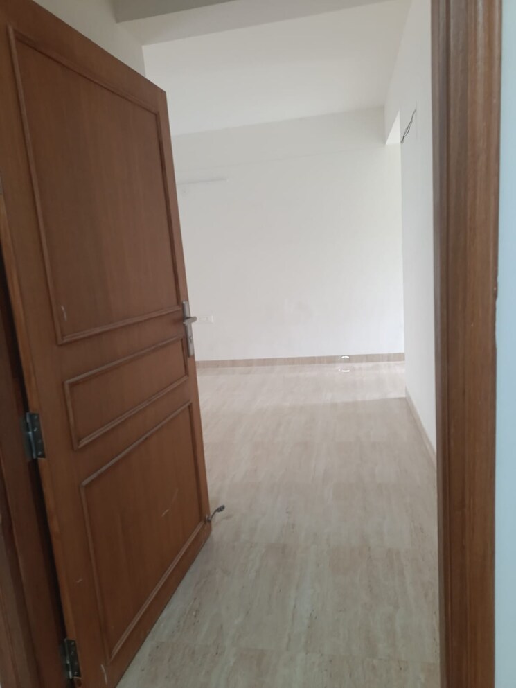 Room, klj-pinnacle 3.5 Bedroom 1720 Sq.Ft. Apartment In Sector 77 Faridabad 9203031