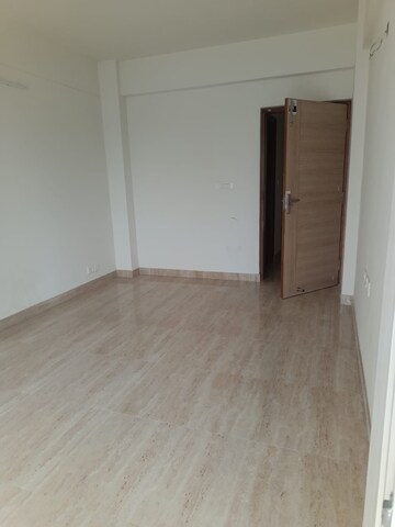Room in 3.5 BHK Apartment at KLJ Pinnacle, Sector 77 – for Sale