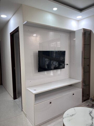 Furnished Amenities in 2 BHK Apartment at Lodha Amara, Kolshet Road – for Rent