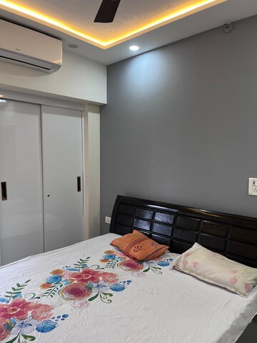 Bedroom in 2 BHK Apartment at Lodha Amara, Kolshet Road – for Rent