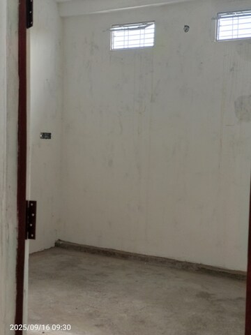 Room in 1 BHK Builder Floor at Yusufpur – for Rent