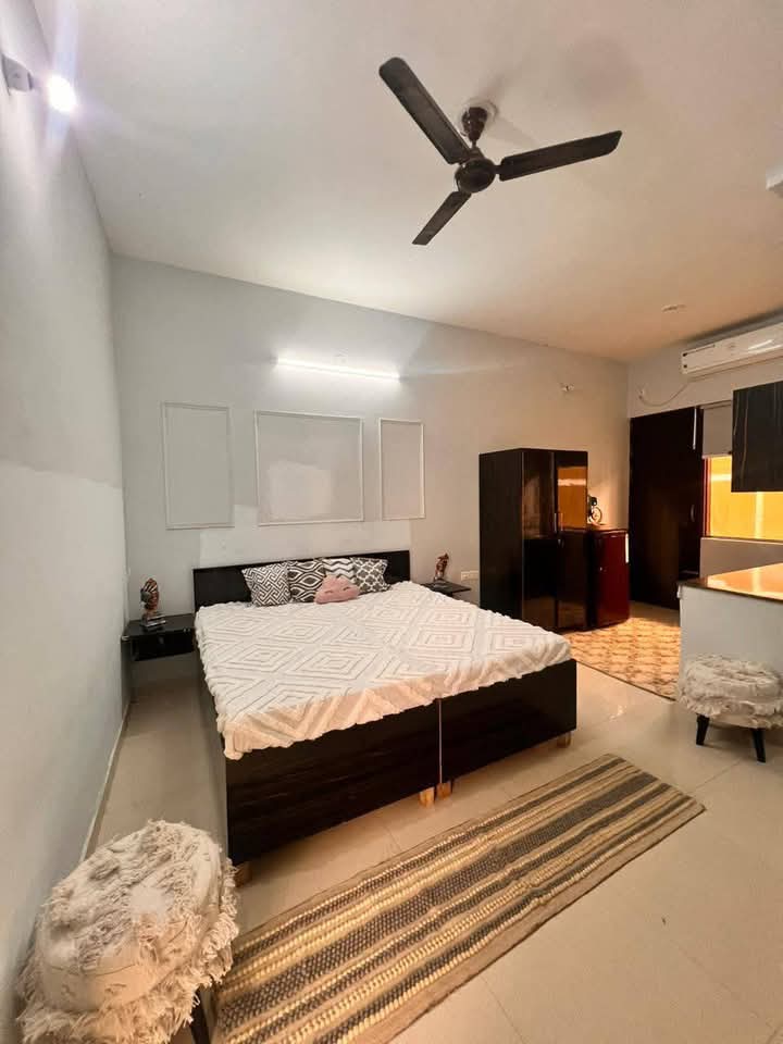 1 RkBuilder Floor For Rent in Saket