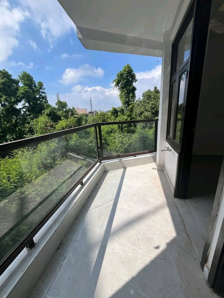 Balcony, palm-residency-chhatarpur 2 Bedroom 1000 Sq.Ft. Apartment In Chattarpur Delhi 9203087