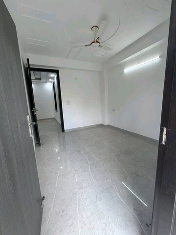 Room in 2 BHK Apartment at Palm Residency Chhatarpur, Chattarpur – for Rent