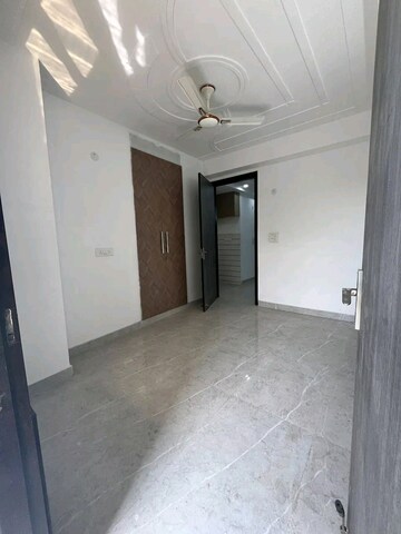 Room in 2 BHK Apartment at Palm Residency Chhatarpur, Chattarpur – for Rent