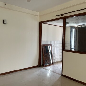 Room in 3 BHK Apartment at Unitech Uniworld Gardens, Islampur – for Rent