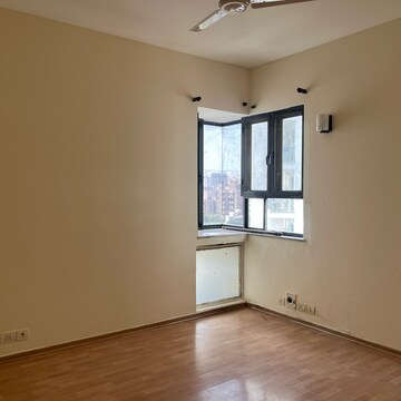 Room in 3 BHK Apartment at Unitech Uniworld Gardens, Islampur – for Rent