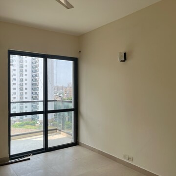 Room in 3 BHK Apartment at Unitech Uniworld Gardens, Islampur – for Rent