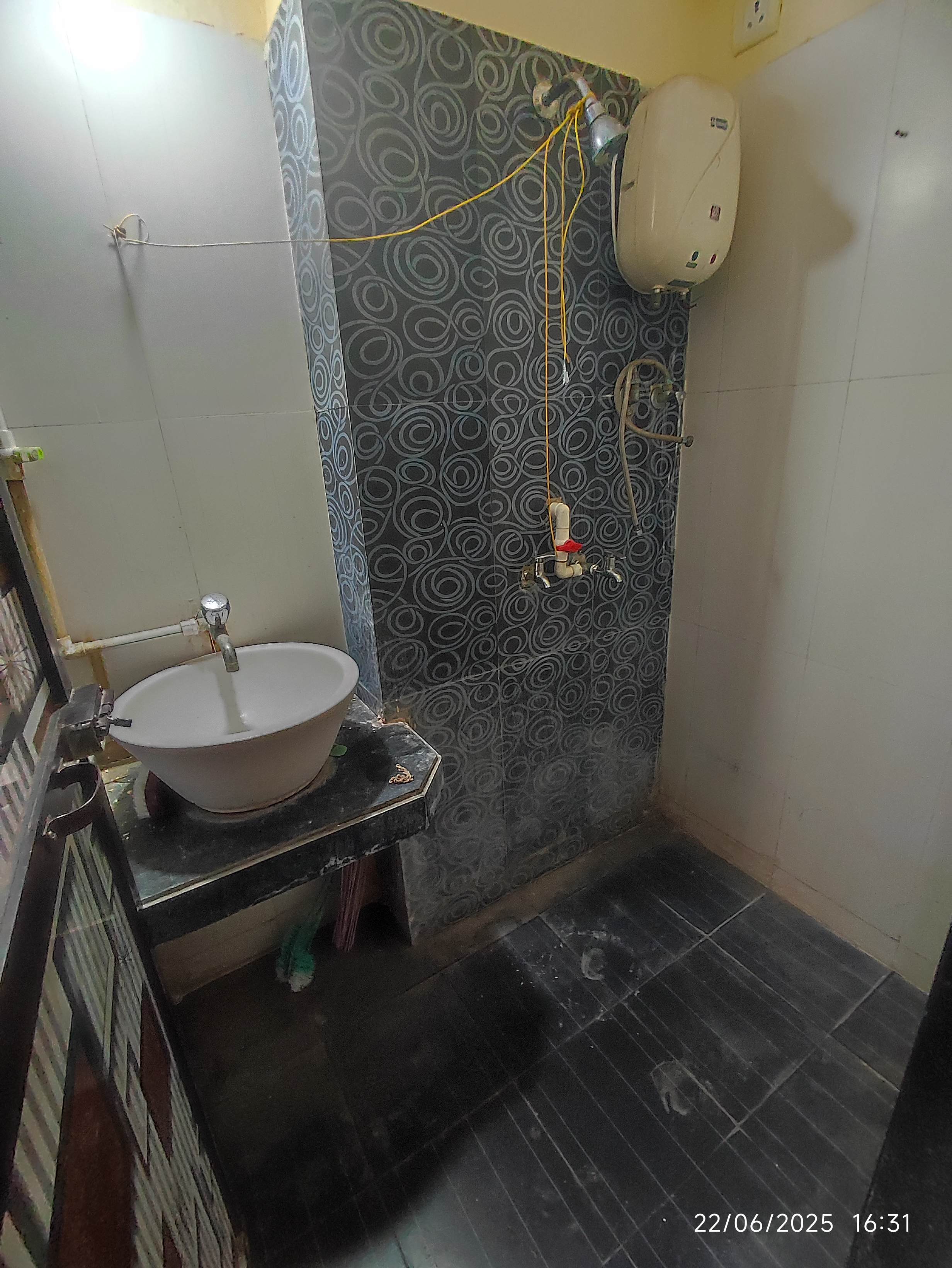 2 BHK + Pooja Room Apartment For Rent in Rustomjee Avenue J