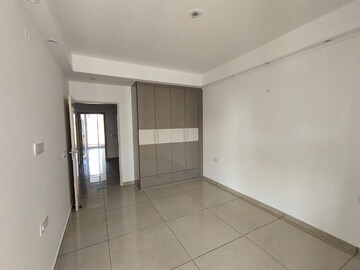 Room in 3 BHK Apartment at Sector 20 – for Sale