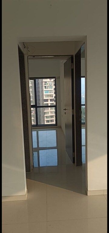 Room in 2 BHK Apartment at Kanakia Rainforest, Andheri East – for Rent