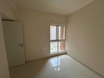 Room in 3 BHK Apartment at Godrej Green Vistas, Mahalunge – for Rent