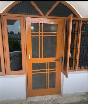 Living Room in 2 BHK Independent House at Gomti Nagar – for Rent