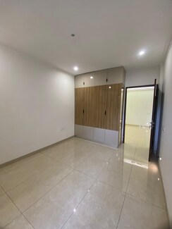 4 BHK + Servant Room Apartment For Sale in Tata Raheja Raisina Residency
