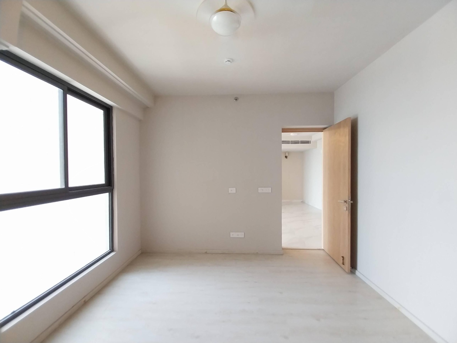 4 BHK + Servant Room Apartment For Sale in Tata Primanti-Tower Residences