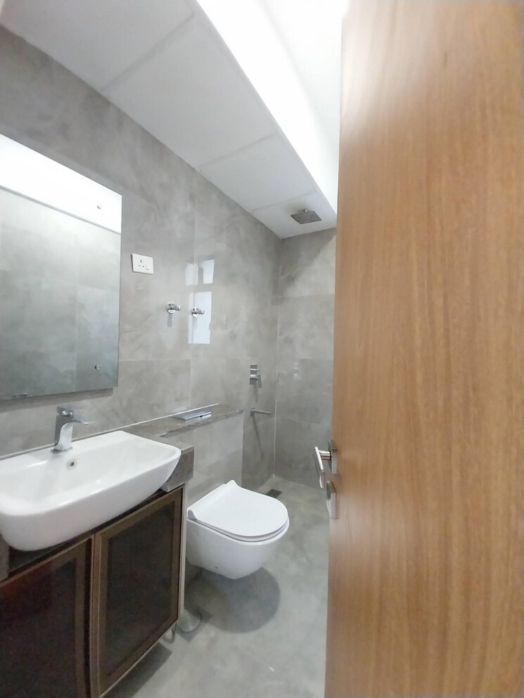 Bathroom, tata-primanti-tower-residences 4 Bedroom 3320 Sq.Ft. Apartment In Sector 72 Gurgaon 9203268