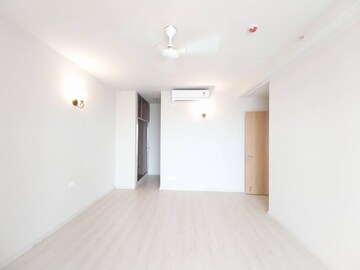 Room in 4 BHK Apartment at Tata Primanti-Tower Residences, Sector 72 – for Sale