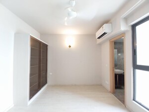Room in 4 BHK Apartment at Tata Primanti-Tower Residences, Sector 72 – for Sale