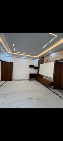 5 BHK + Servant Room Villa For Sale in Nirvana Country Birch Court