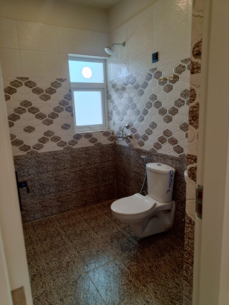 Bathroom, bptp-parkland-pride 3 Bedroom 190 Sq.Yd. Builder Floor In Sector 77 Faridabad 9203314