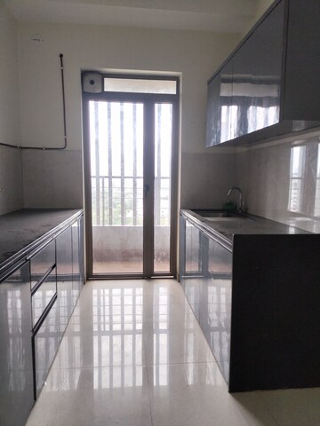 Kitchen in 2 BHK Apartment at Kalpataru Paramount, Kapur Bawdi – for Rent