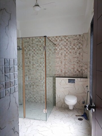 Bathroom in 2.5 BHK Apartment at Arun Vihar Sector 37, Sector 37 – for Rent